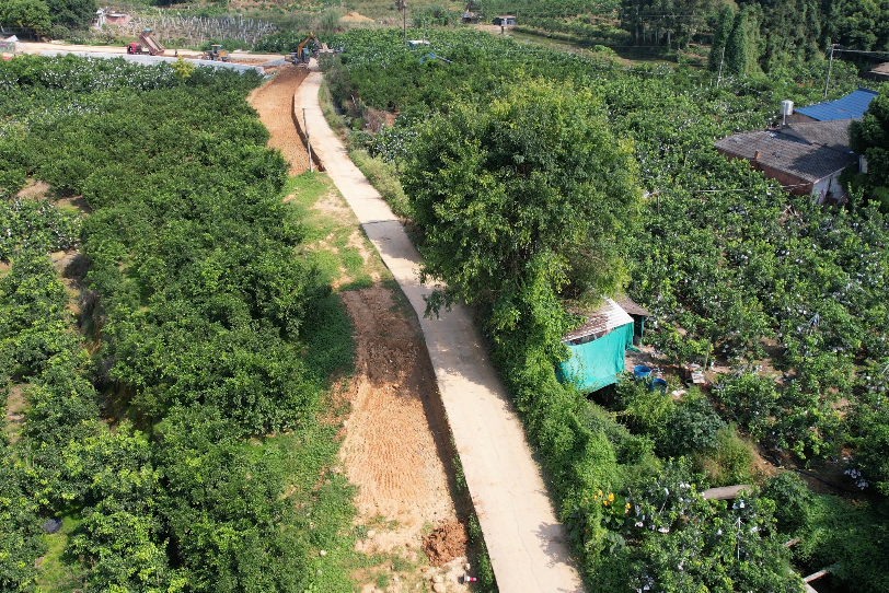 军龙路改造前的村道旧貌
