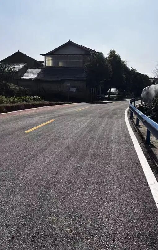 拓宽后的军龙路